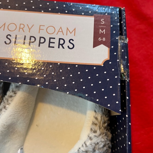 Slippers - Picture 2 of 4